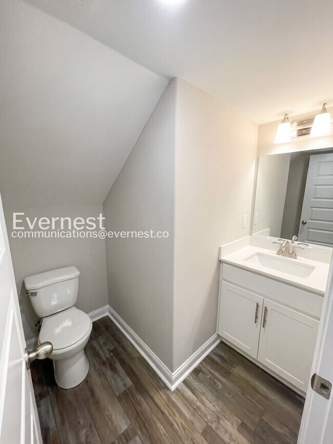 Building Photo - Limited Time Special Offer / 3 Bed/2.5 Bath Home with Garage / Pet-Friendly / Vouchers Accepted /...