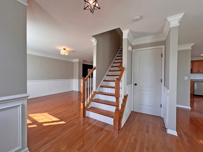 Building Photo - 4170 Bunker Hill Dr N