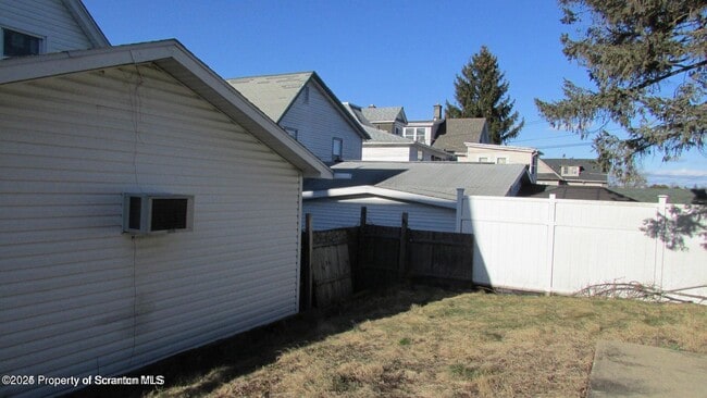 Building Photo - 217 Crown Ave