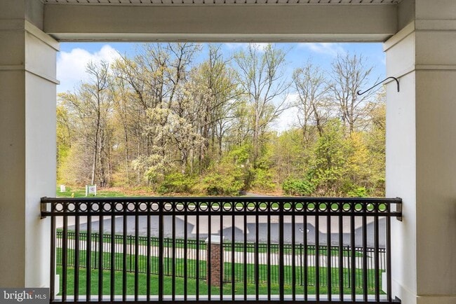 Building Photo - 2022 Crescent Wy