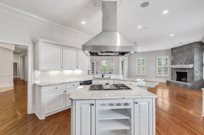 Building Photo - 3657 Peachtree Rd NE