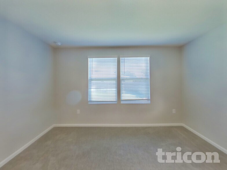 Building Photo - 2210 Pebble Point Dr
