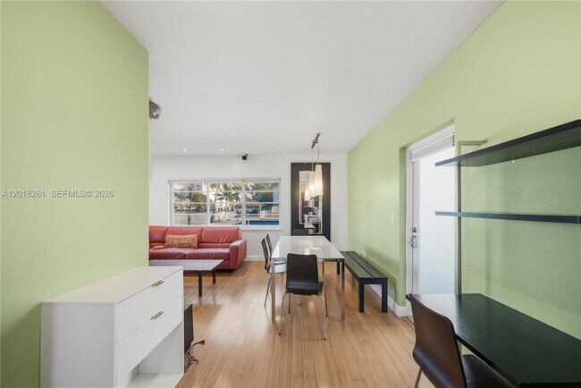 Building Photo - 7207 Bay Dr