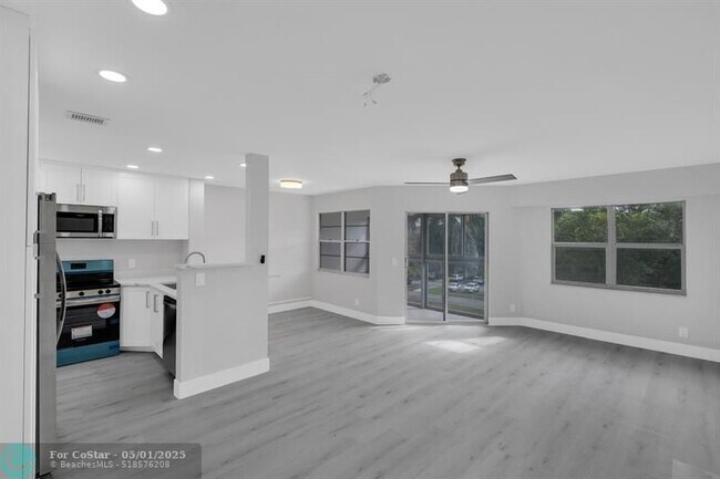 Building Photo - 12600 SW 5th Ct