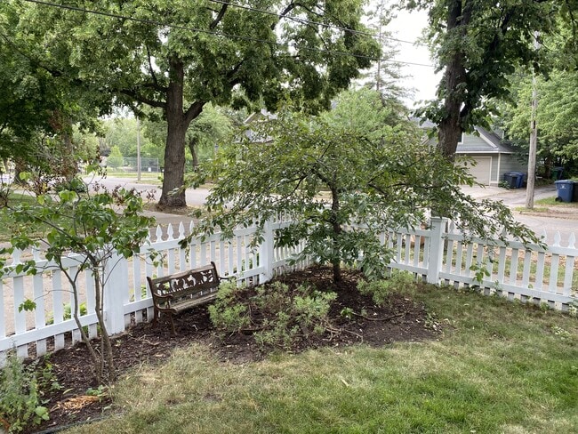 Building Photo - 3957 Ewing Ave S