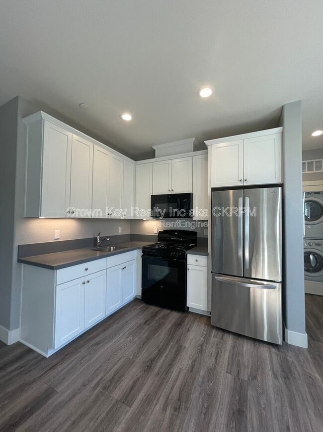 Building Photo - 1026 S Prosperity St