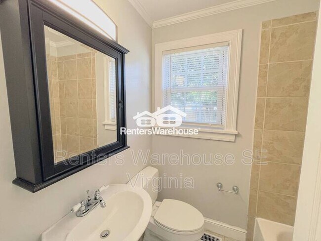 Building Photo - 459 Algonquin Rd