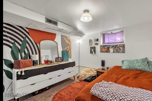 Building Photo - Private 1 bedroom