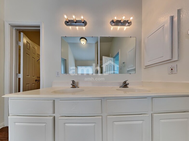 Building Photo - 13310 Ryan Landing Dr