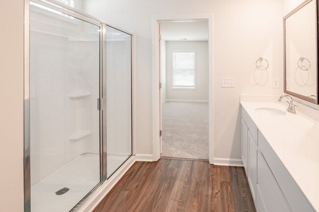 Building Photo - 421 Midland Pnes Dr