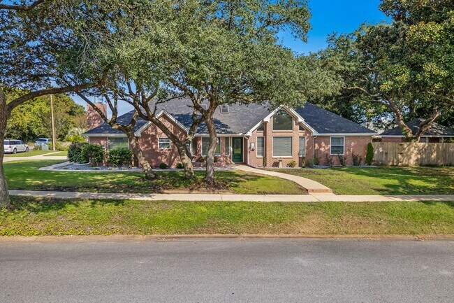 Building Photo - Beautifully Updated Home in Navarre!