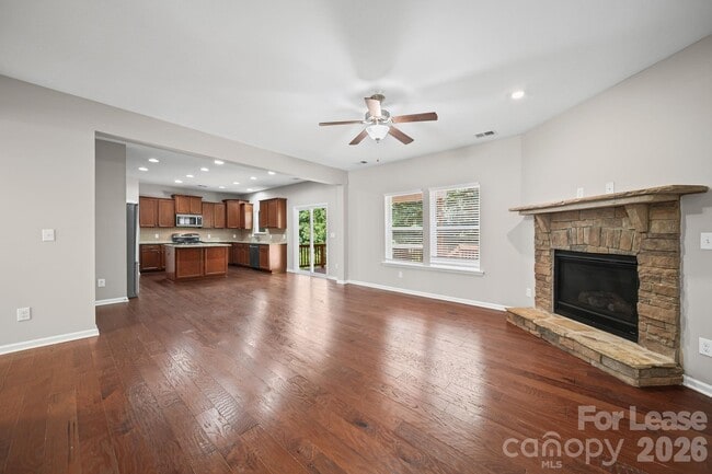 Building Photo - 1912 Madeira Cir