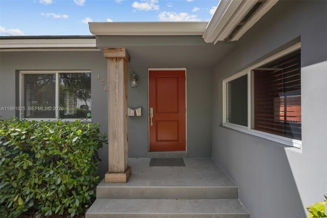 Building Photo - 438 Mendoza Ave