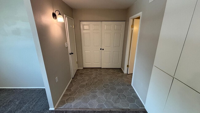 Building Photo - 1726 E Baker Dr