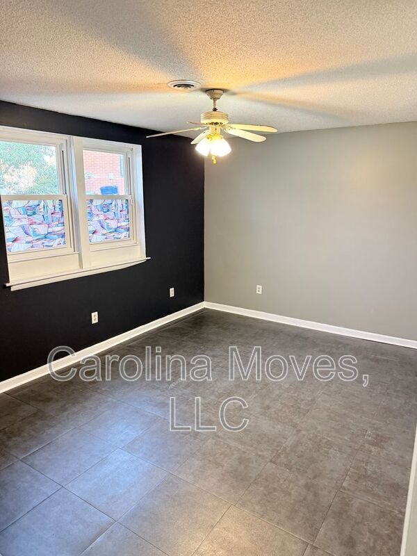 Building Photo - 121 Chipwood Ln