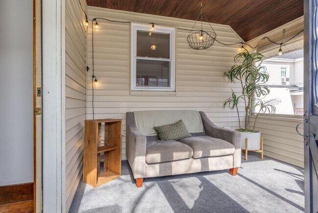 Building Photo - 48 Beacon St