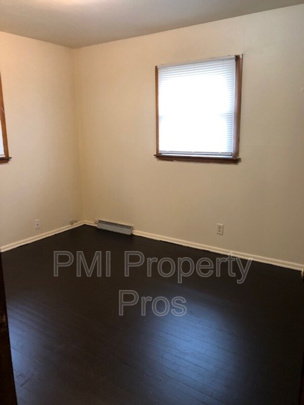 Building Photo - 4633 W Villard Ave