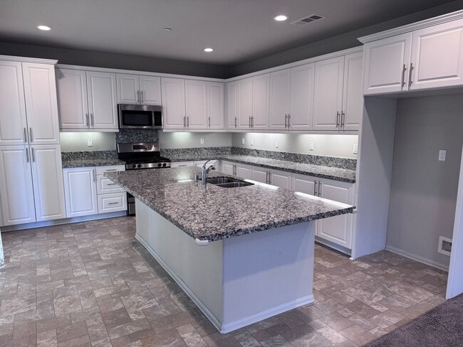 Building Photo - Large Newer Home - 4 Bedroom / 3 1/2 Bath