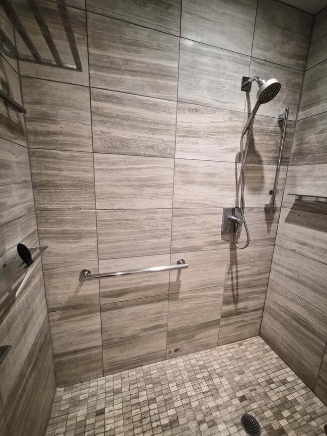 Building Photo - 1555 Kapiolani Blvd