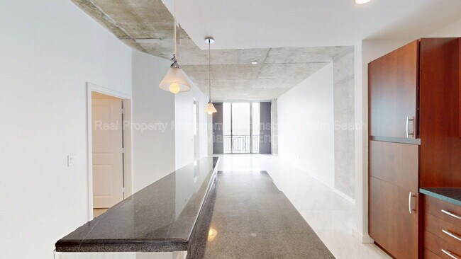 Building Photo - 300 S Australian Ave