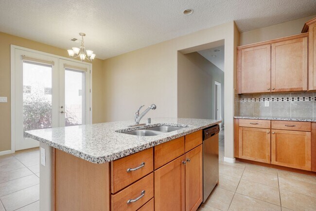 Building Photo - UNFURNISHED Gorgeous 2 Bedroom Home in Ran...