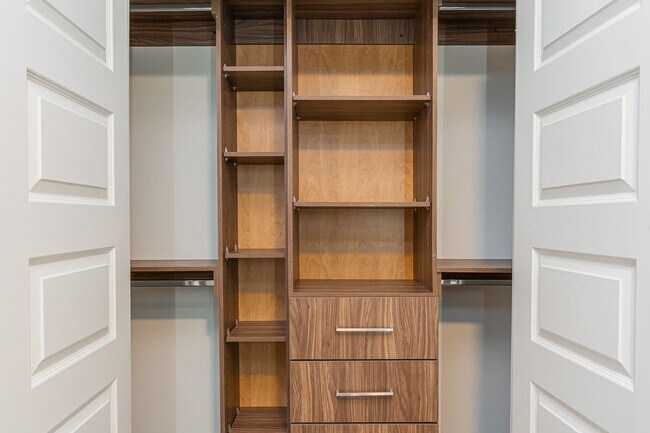 Building Photo - Beautiful 3 Bedroom Townhome in McAllen