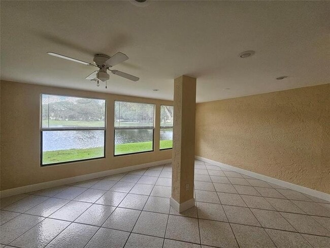 Building Photo - 633 Lake Point N Ln