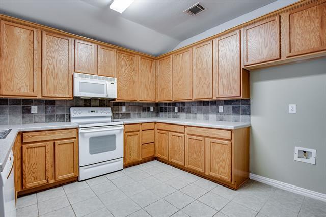 Building Photo - 6940 Willow Crest Dr
