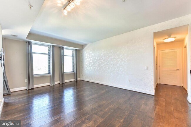 Building Photo - 525 N Fayette St
