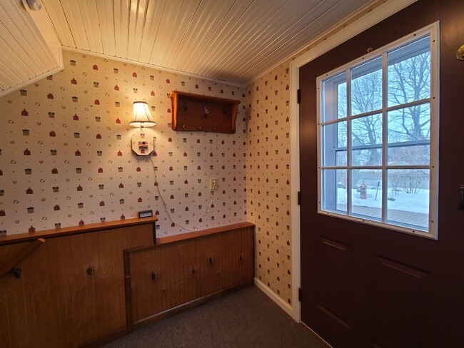Building Photo - Charming 3-Bedroom, 2-Bathroom Home in South Haven, MI