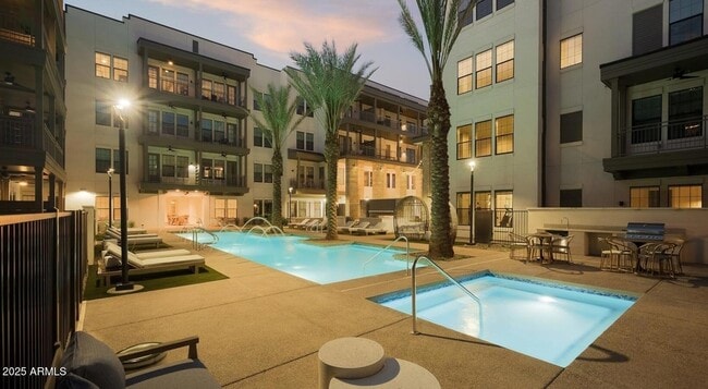 Building Photo - 98 S River Dr