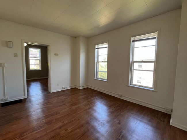 Building Photo - 2866 Wicklow St