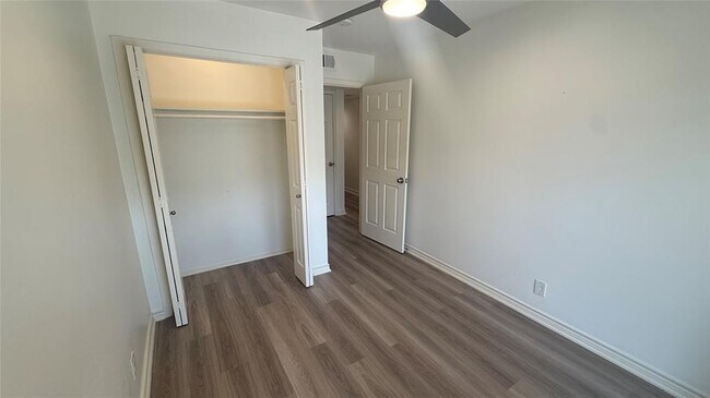 Building Photo - 500 E Riverside Dr