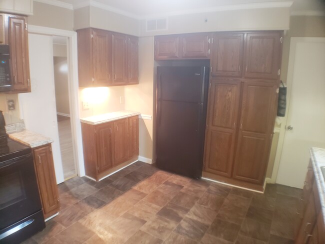 Kitchen with Full sized appliances, dishes/utensils etc - 3633 N 6th St