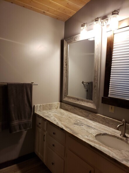 Master shower. Granite countertops. - 7 Willowbrook Close