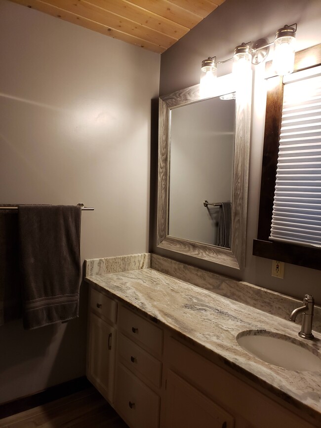 Master shower. Granite countertops. - 7 Willowbrook Close