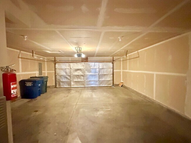 Building Photo - Newly Renovated Expansive Multi story 4 be...