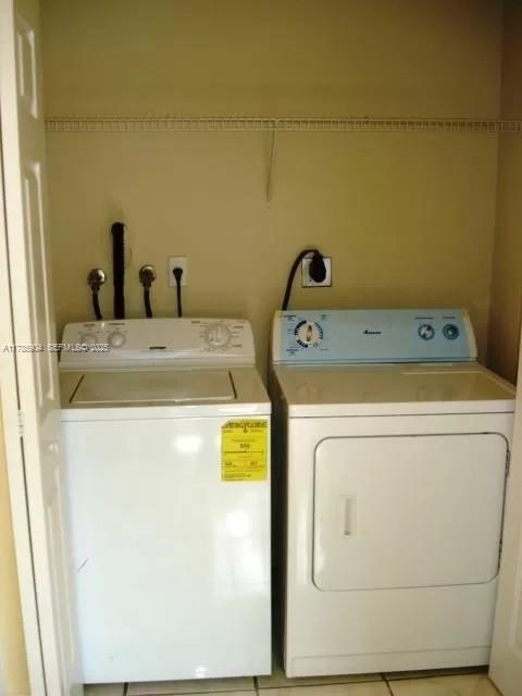 Building Photo - 2540 NE 41st Terrace