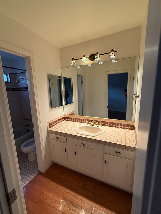 Building Photo - Upgraded 2 Bedroom Condo in Ideal Santa Monica