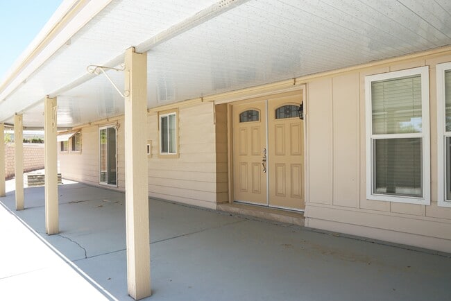 Building Photo - 38381 Poppet Canyon Dr