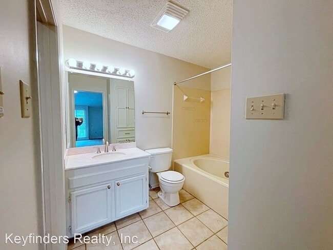 Building Photo - 1 br, 1.5 bath House - 5110 Butter Creek L...