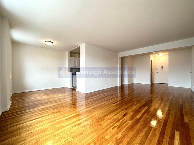 Building Photo - 3555 Oxford Avenue