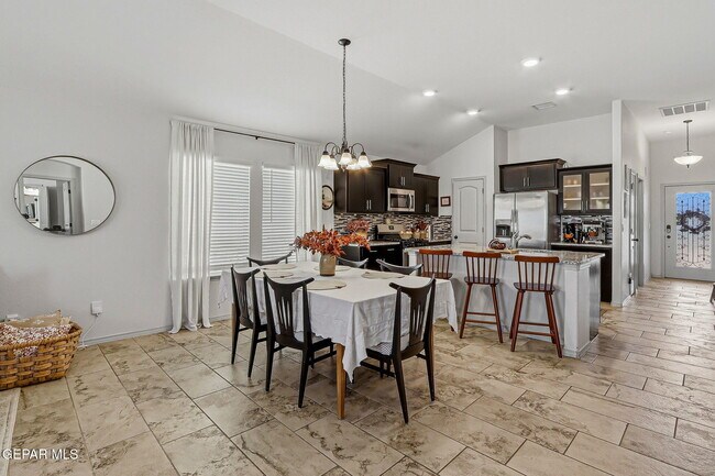 Building Photo - 14905 Tierra Escape Ave