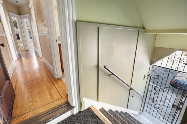 Entry - 1805 Church St