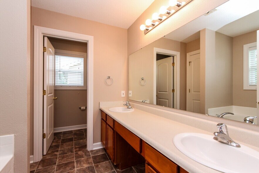 Building Photo - 5834 Long Lake Ln.