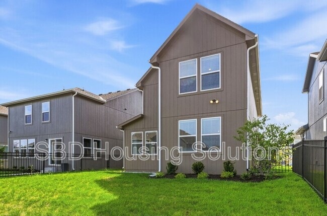 Building Photo - 8810 SW 10th St