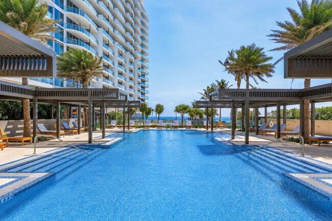 Building Photo - 3100 N Ocean Dr