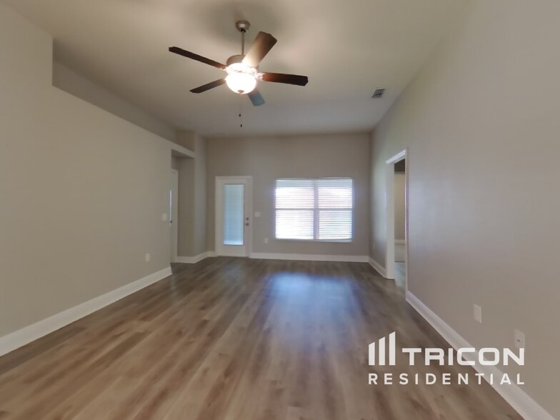 Building Photo - 387 Buchannan Dr