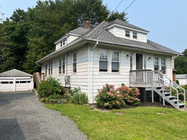 Building Photo - 22 Yale Ave