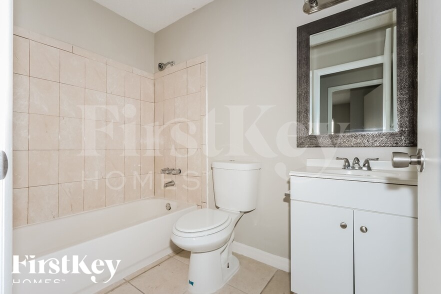 Building Photo - 438 SE Streamlet Ave